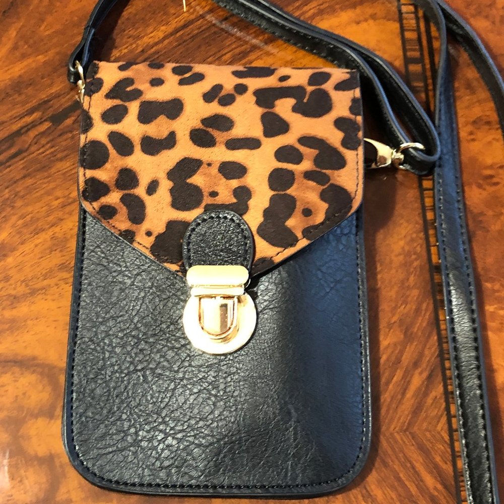 NWOT Leopoard and Black Touch Screen Crossbody